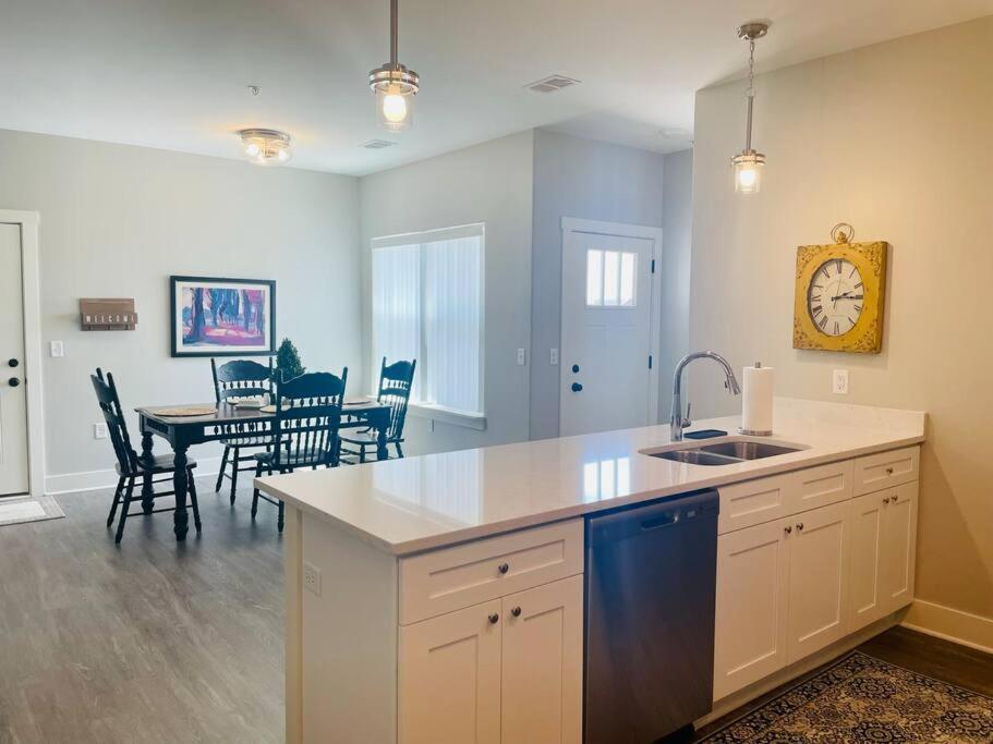 Main Floor 2 Bedroom Condo In Bettendorf Exterior foto